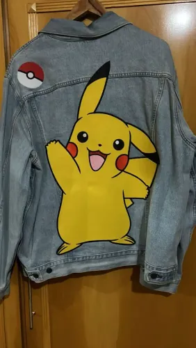 JAQUETA LEVI?S x POKÉMON - PIKACHU
