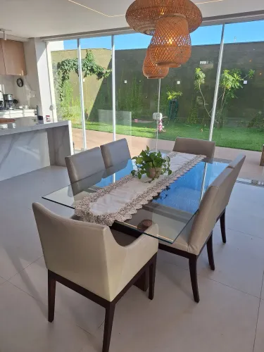 Vendo Vidro da Mesa de Jantar e Base em Madeira, 6 lugares