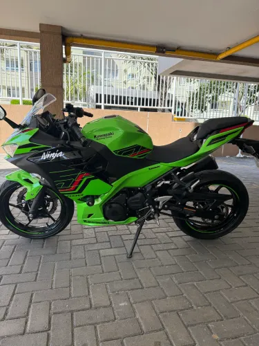 Kavasaski ninja 400