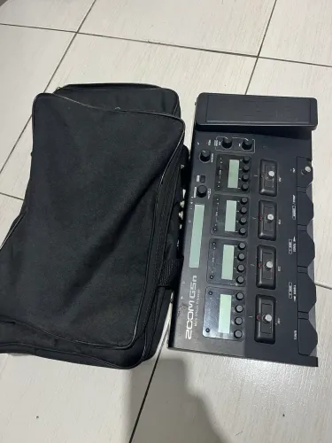 Pedaleira Zoom G5n com capa e fonte original