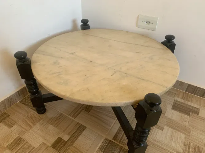 Mesa de Centro em Mármore Natural com Base em Madeira Maciça