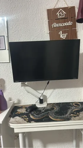 Monitor Samsung Odyssey 144Hz 24 polegadas com braço articulado zinnia