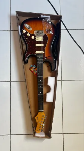 Guitarra Tagima tg-540, com correia e 5 palhetas