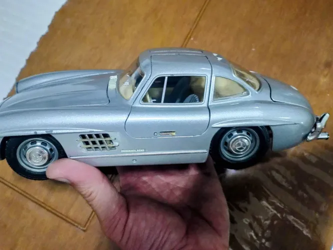 Miniatura Mercedes 330 sl 1:18