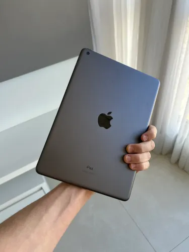 Ipad 9 (seminovo sem arranhões ou trincos)