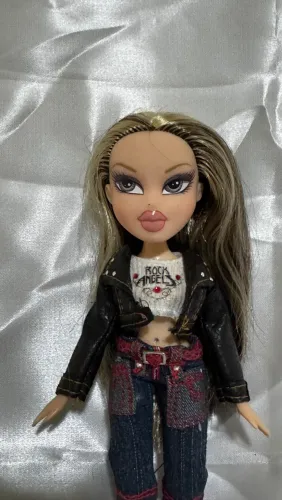 Boneca Bratz Rock Angelz Cloe