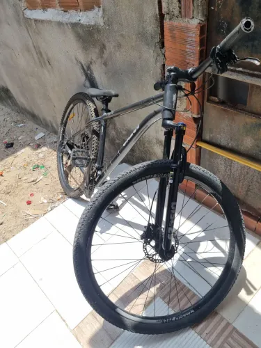 Bike caloi aro 29 com pequenos detalhes pra mexer