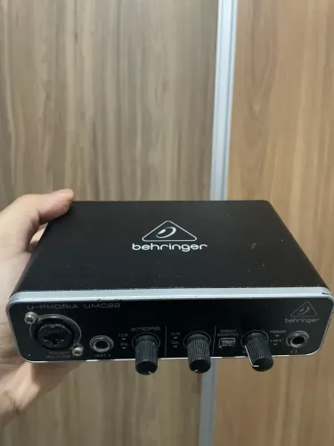 INTERFACE DE AUDIO BENRINGER - UMC22