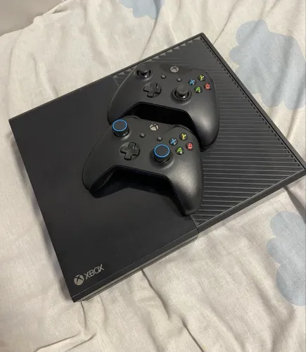 Xbox one 500gb 2 controles e kinect
