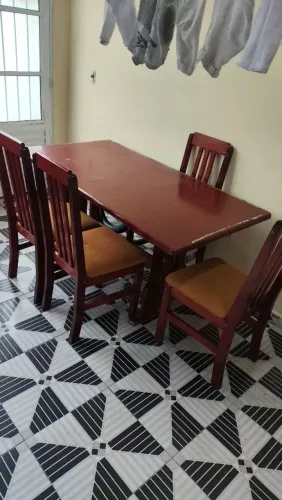 Mesa com 6 cadeiras