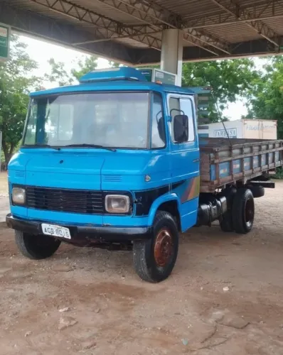 Vende-se Mercedes 608