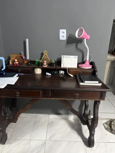 VENDE-SE ESCRIVANINHA ANTIGA DE MADEIRA
