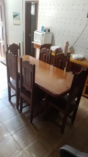 Mesa com 6 cadeiras