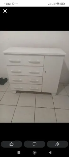 Cômoda com 4 gavetas