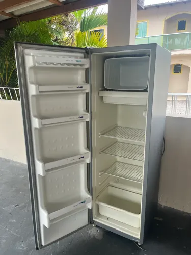 Geladeira pequena refrigerador cônsul