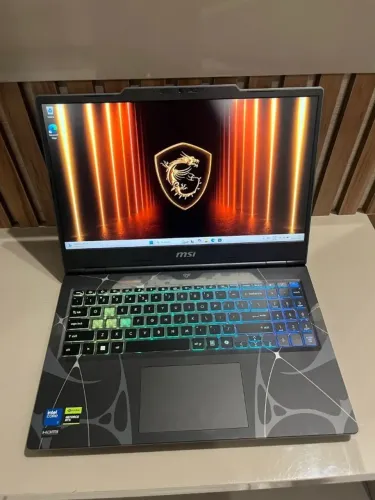 Notebook Msi Cyborg 15 Core 7 + Rtx 5070 NOVO