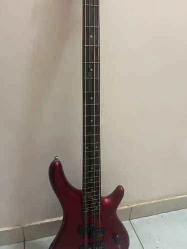 Vendo baixo de 4 cordas novo top top cordas trocadas não tem nem 1 mês