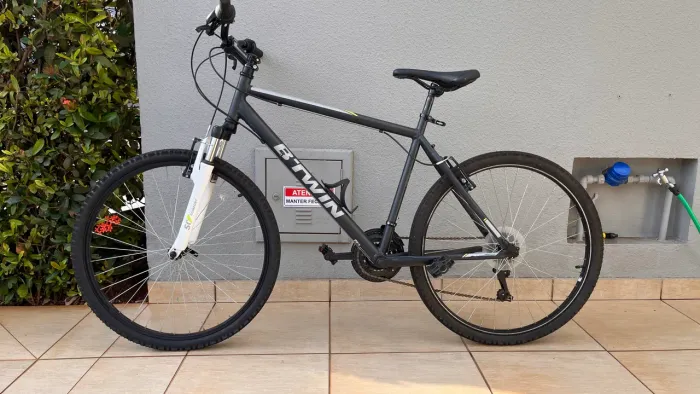 Bicicleta B?Twin Rockrider Aro 26 - Shimano