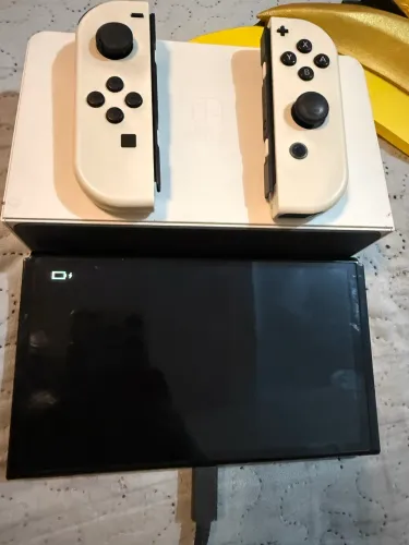 VENDO NINTENDO SWITCH OLED TUDO ORIGINAL E NA CAIXA