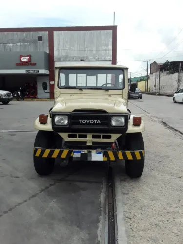 Toyota Band.Picape CD 2P Chassi Longo Diesel 1990