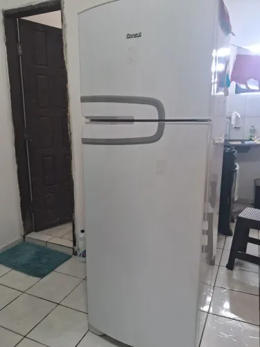 Geladeira seminova a venda