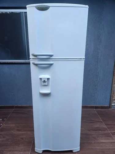 Geladeira Electrolux 360 litros degelo funcionando