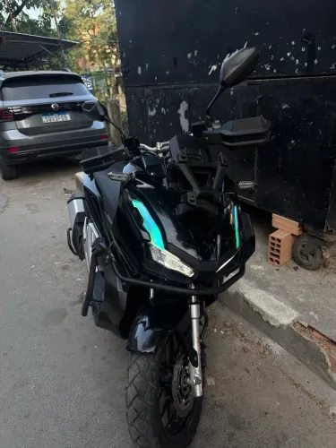 Honda adv 150