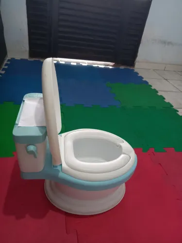 Troninho infantil estilo vaso santário