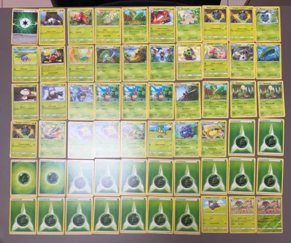 lote Deck Pokemon + Carta Ultra Rara GX Brilhante usado sem garantia no estado que esta