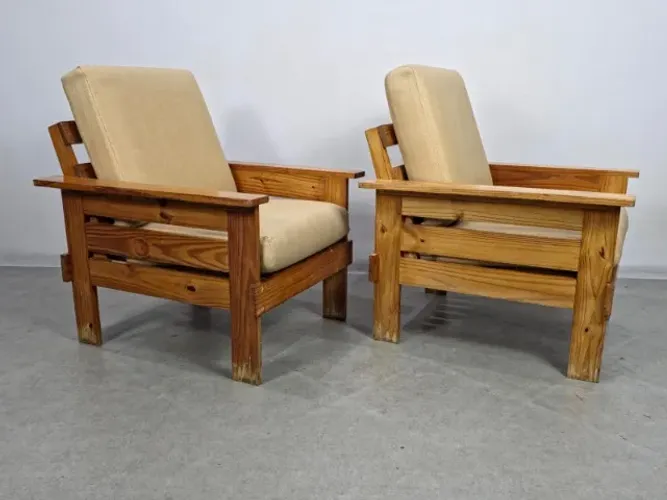 Par de Poltronas Década de 70, em madeira Pinho Tratado Maciço