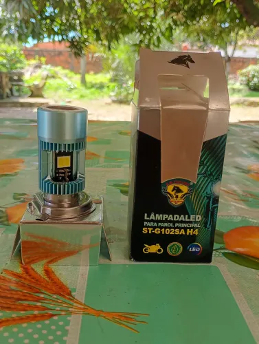 Farol led com olho de anjo azul.