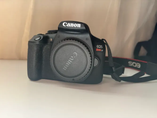 Cânon EOS R7 + lente 24mm + lente 18-55 + tripé novo e bolsa tamanho M. 