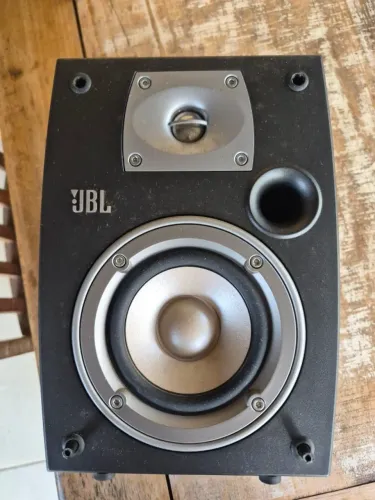 PAR DE CAIXAS ACÚSTICAS JBL NORTHRIDGE SERIES N24