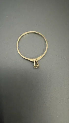 Vendo Anel de ouro 18 com brilhantes - aro 14/15