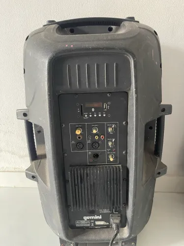 Vende se caixa de som profissional