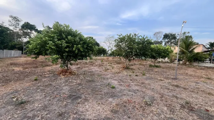 Terreno com uma casa à venda no Perema?