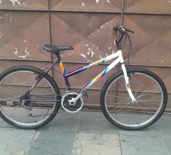 Bicicleta aro 26 com marchas