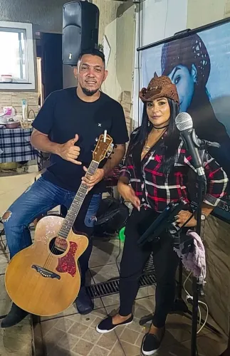 Música ao vivo ( sertaneja universitário)