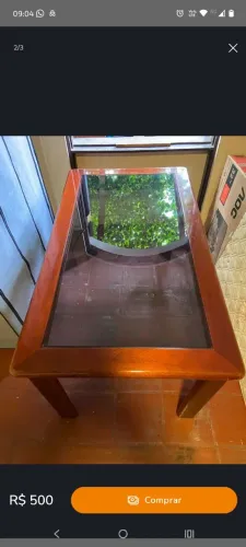 Mesa de jantar em mogno com tampo de vidro e 5 cadeiras.