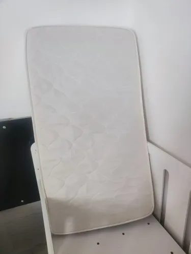 Berço com colchão 