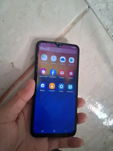 Samsung  a10 funcionando com tela trincadinha funcionando 