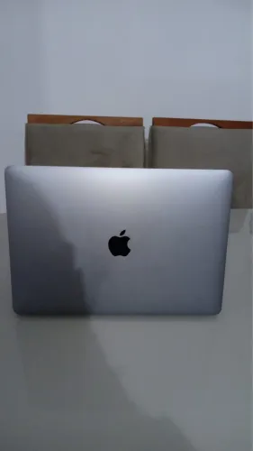 MacBook Air 2019 i5 - 8GB/256GB + Case + Mouse | Excelente estado