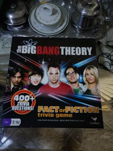THE BIG BANG THEORY TRIVIA JOGO DE TABULEIRO FATO OU FICÇÃO~SÉRIE DE TV~NOVO E LACRADO!