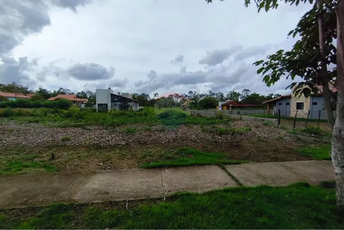 Terreno no condomínio Villas de Areia de 360M²