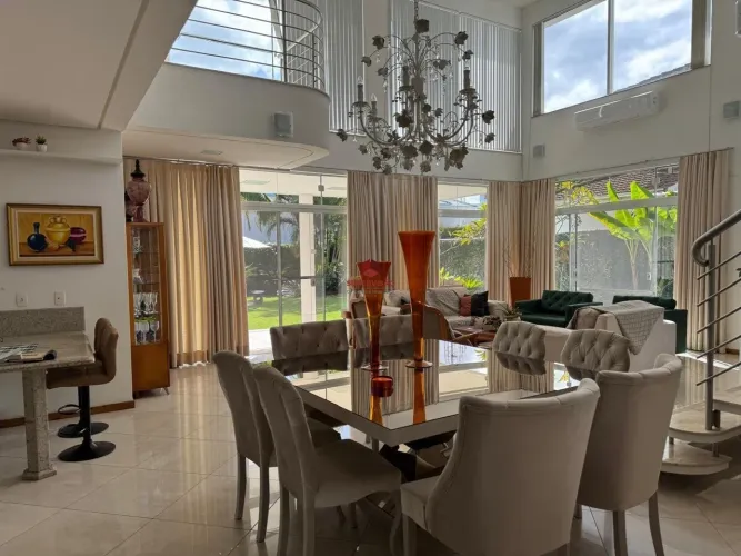 Casa com 5 suítes, piscina à venda em Jurerê Internacional - Florianópolis/SC.