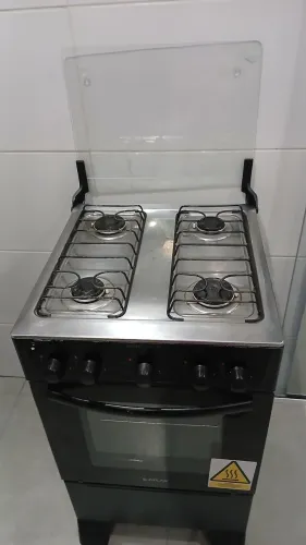 Fogão em ótimo estado, tem só dois meses de uso.