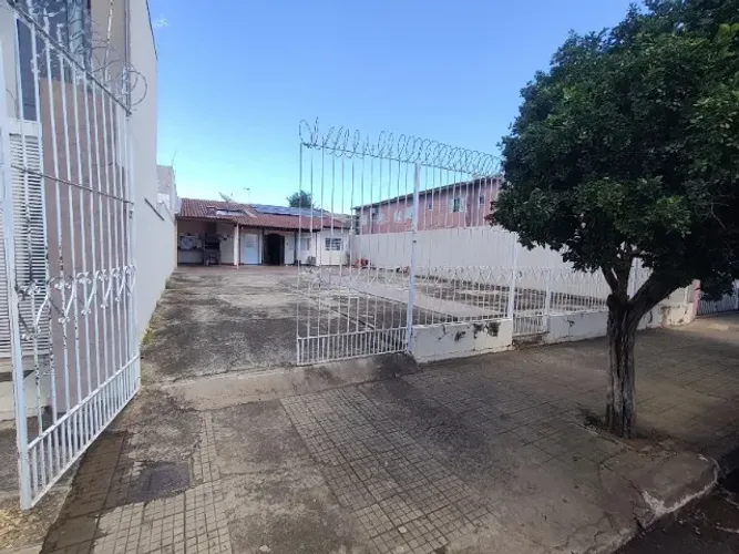 Casa na vila Carvalho, 02 salas, cozinha, duas suítes, energia solar...