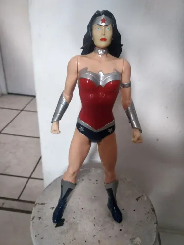Boneca Action Figure Mulher-Maravilha DC Grande