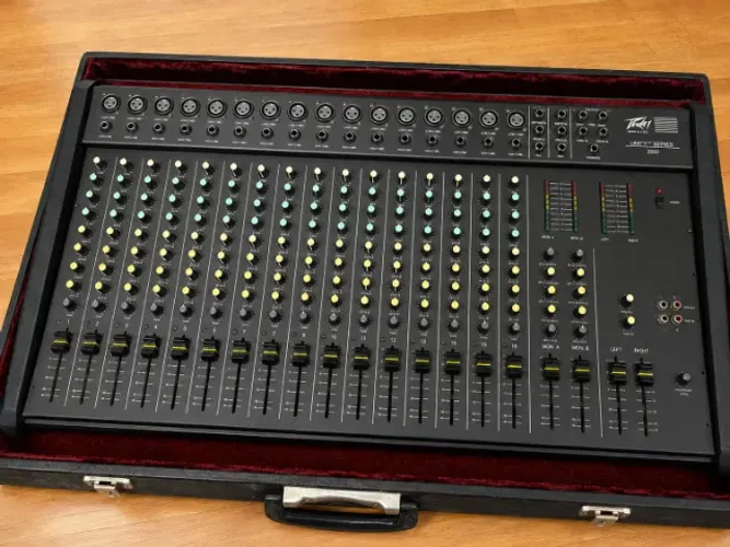 Mesa de Som Peavey Unity Series 2000