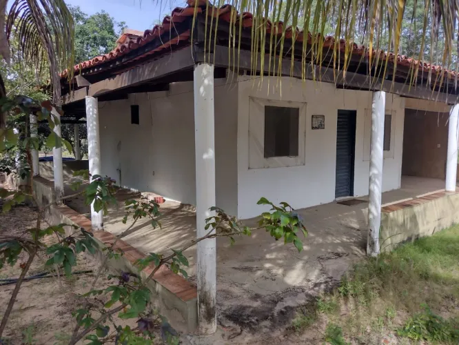Fazenda beira de rio com casa recem reformada 700 metros do rio ,quintal 18 hectares .